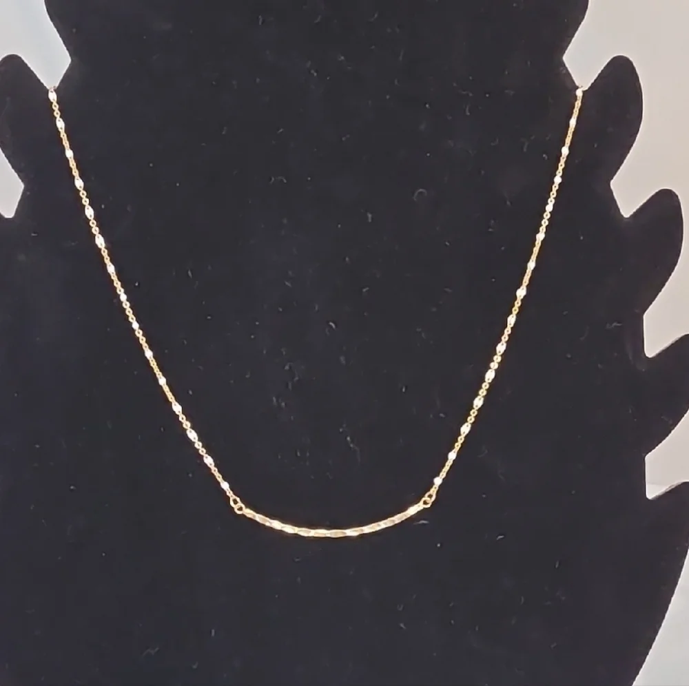 Elegant Gold Chain Necklace with subtle white beads - Picture 7 of 7